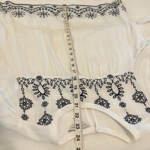 Lucky Brand Blouse, White Flowy with Navy Detail | Size M - Picture 11 of 12